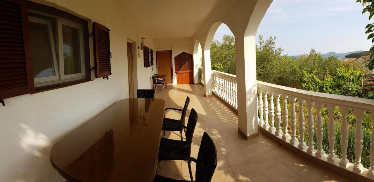 Apartmani Ela Prvic Luka Ngoại thất bức ảnh