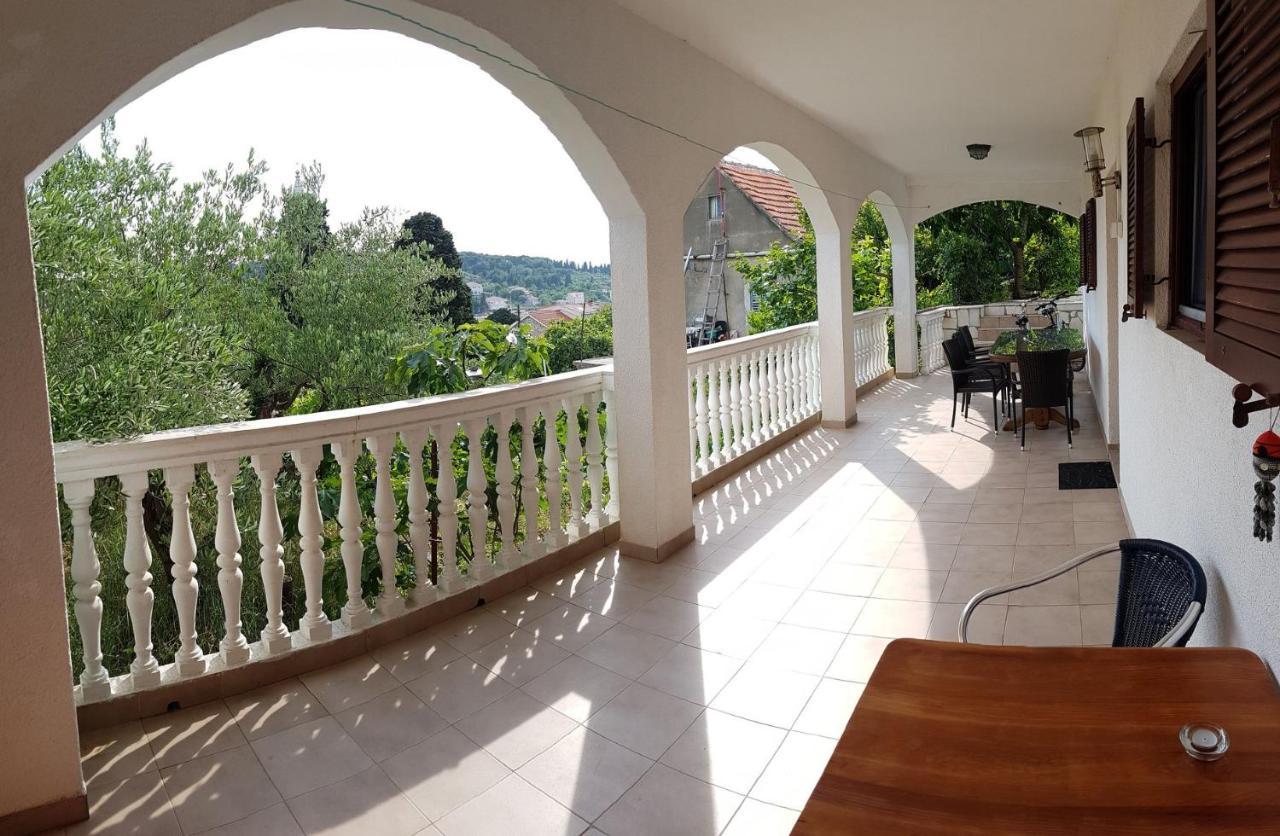 Apartmani Ela Prvic Luka Ngoại thất bức ảnh