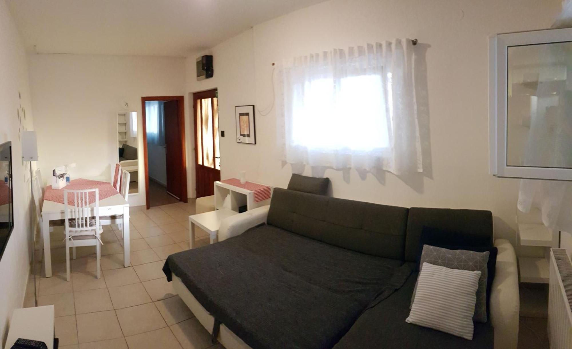 Apartmani Ela Prvic Luka Ngoại thất bức ảnh