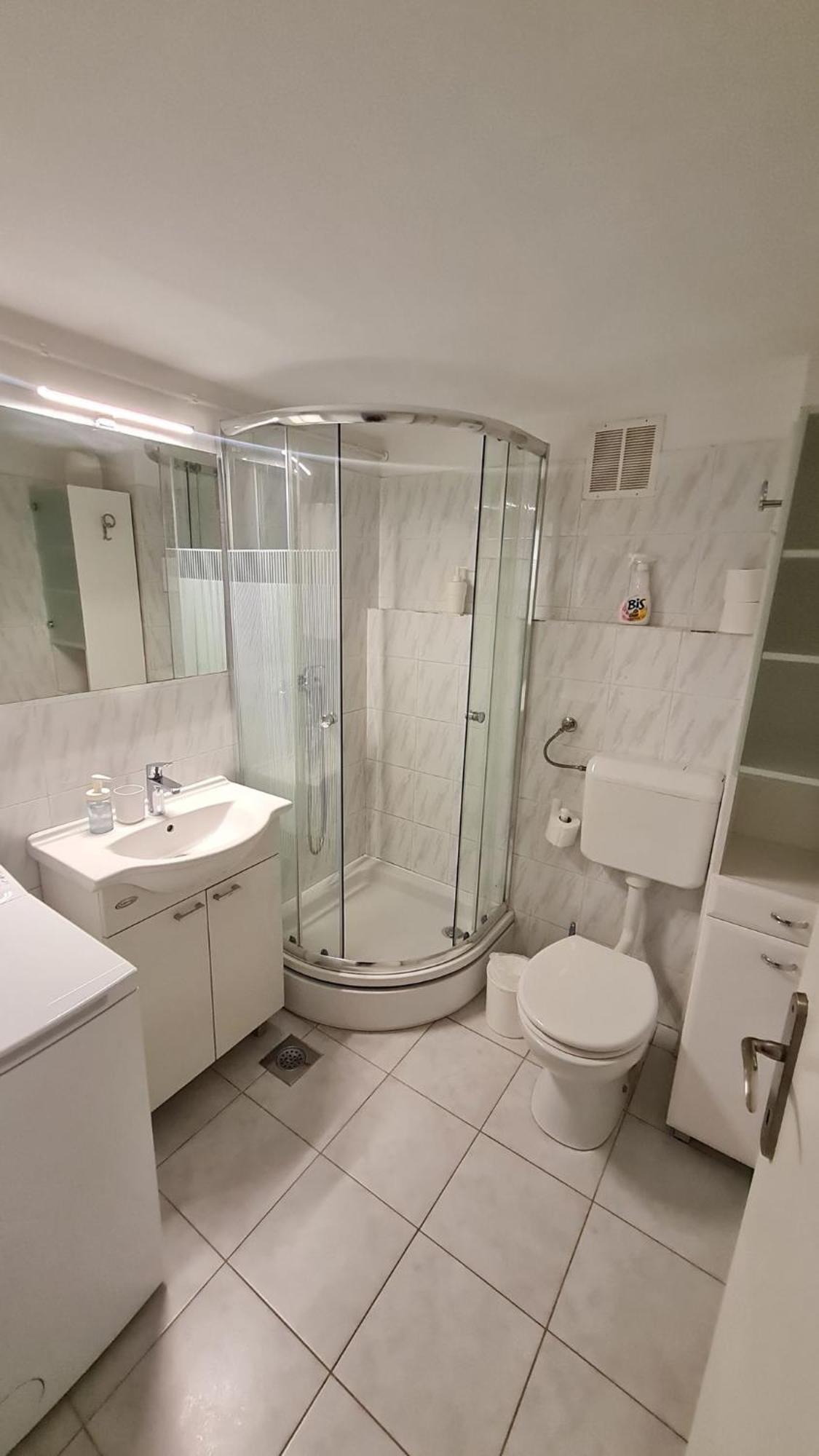 Apartmani Ela Prvic Luka Ngoại thất bức ảnh