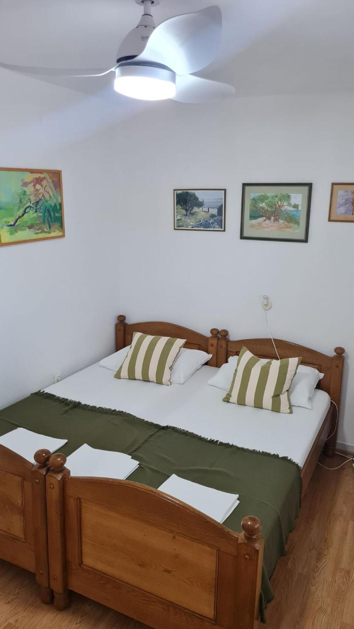 Apartmani Ela Prvic Luka Ngoại thất bức ảnh