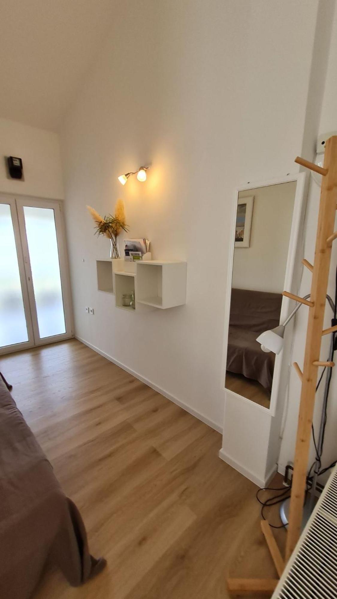 Apartmani Ela Prvic Luka Ngoại thất bức ảnh