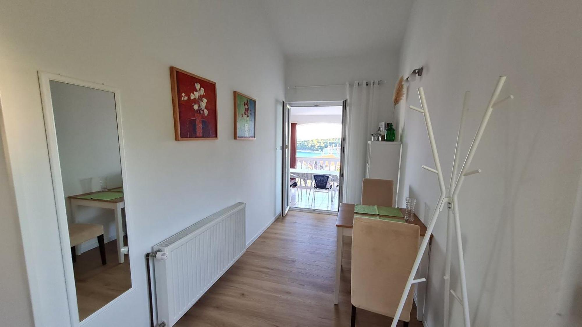 Apartmani Ela Prvic Luka Ngoại thất bức ảnh