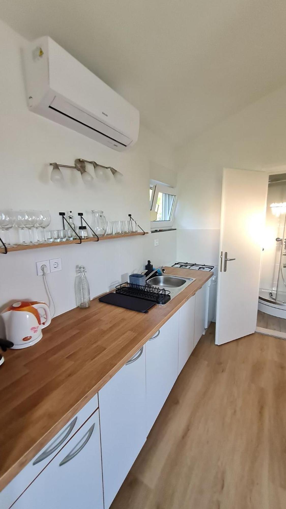 Apartmani Ela Prvic Luka Ngoại thất bức ảnh