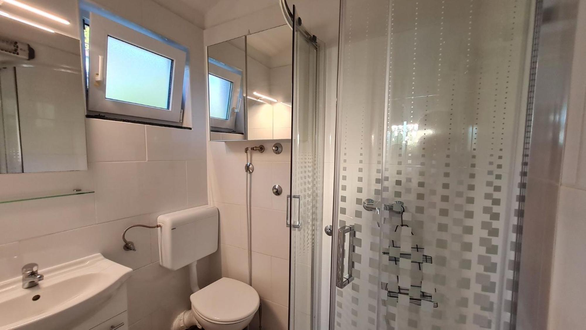 Apartmani Ela Prvic Luka Ngoại thất bức ảnh