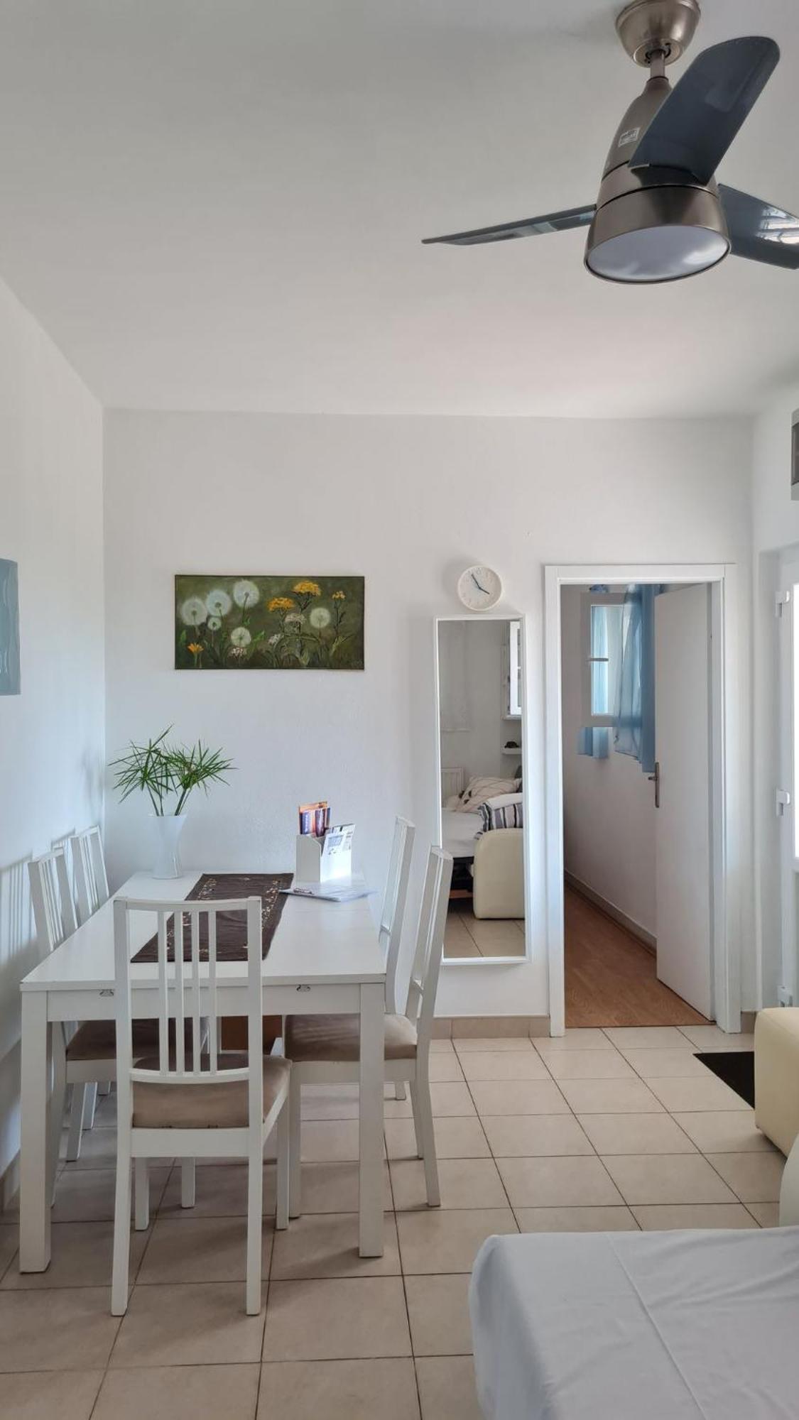 Apartmani Ela Prvic Luka Phòng bức ảnh